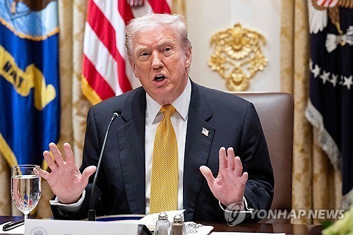 트럼프 대통령이 7일(현지시간) 백악관에서 오르반 헝가리 총리와 오찬 회담을 하며 발언하고 있다[AFP=연합뉴스]