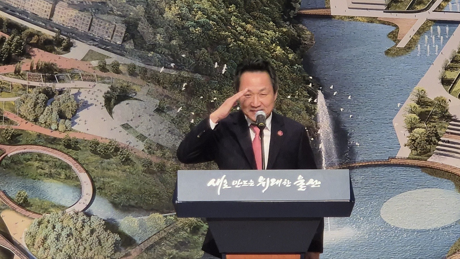 25일 울산시청에 퇴임식을 갖고 있는 안승대 부시장.(사진=김진호 기자)