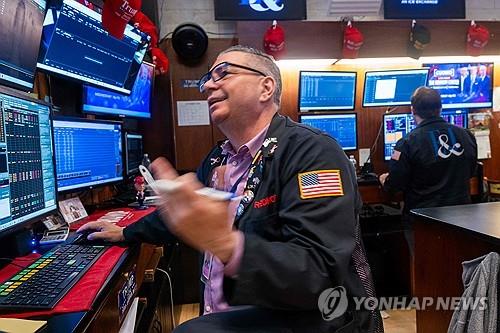 뉴욕 증권거래소의 트레이더[AFP= 연합뉴스]