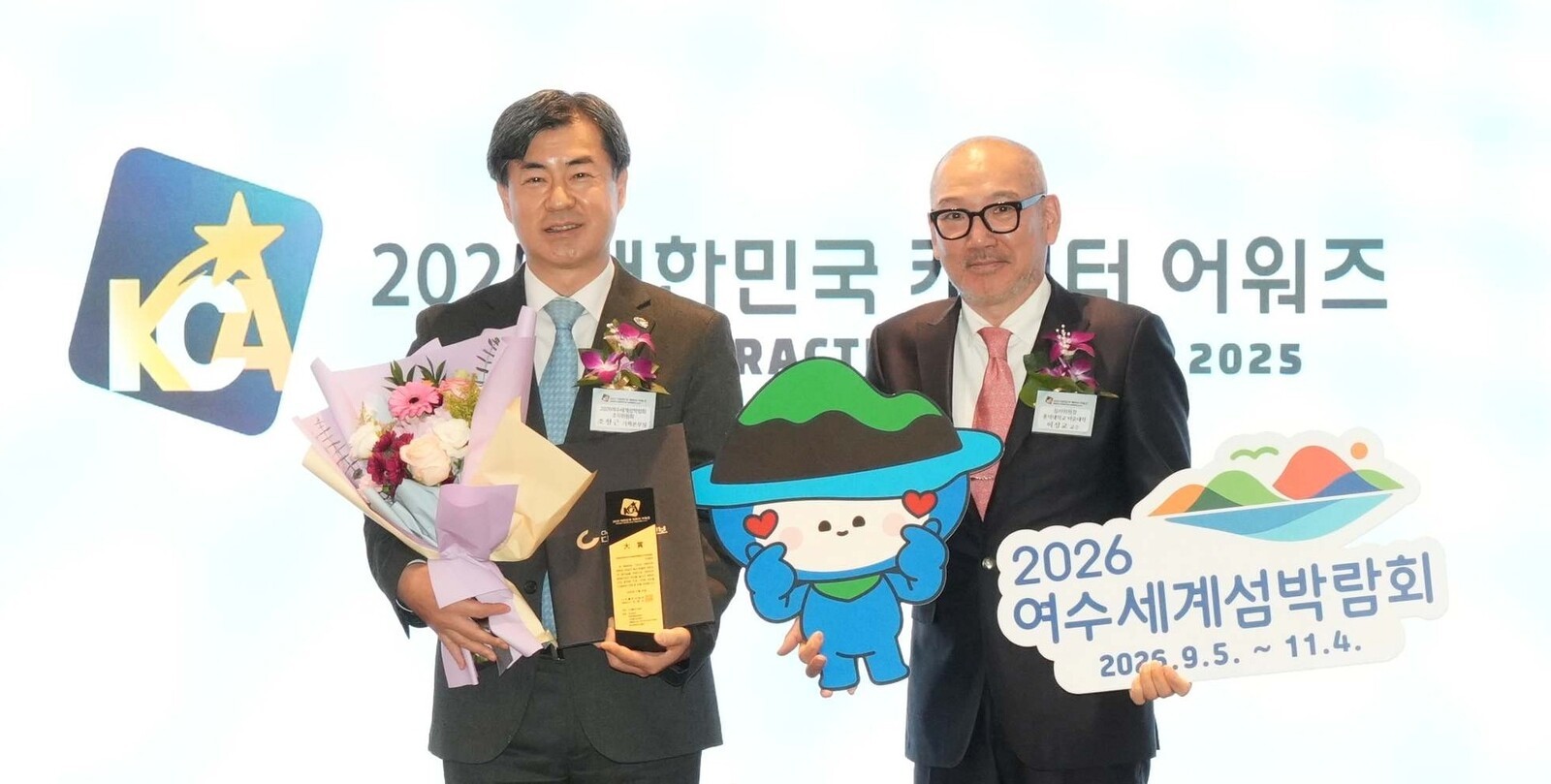 2026여수세계섬박람회 공식 마스코트 ‘다섬이’가 25일 ‘2025 대한민국 캐릭터 어워즈’ 공모에서 대상을 수상했다.