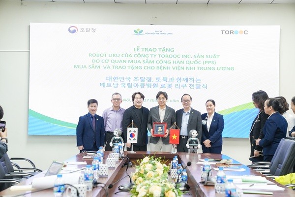 주)토룩, 베트남 국립아동병원(VNCH)에 AI 로봇 '리쿠(LiKU)' 40대 수출..... - 뉴스 썸네일 이미지