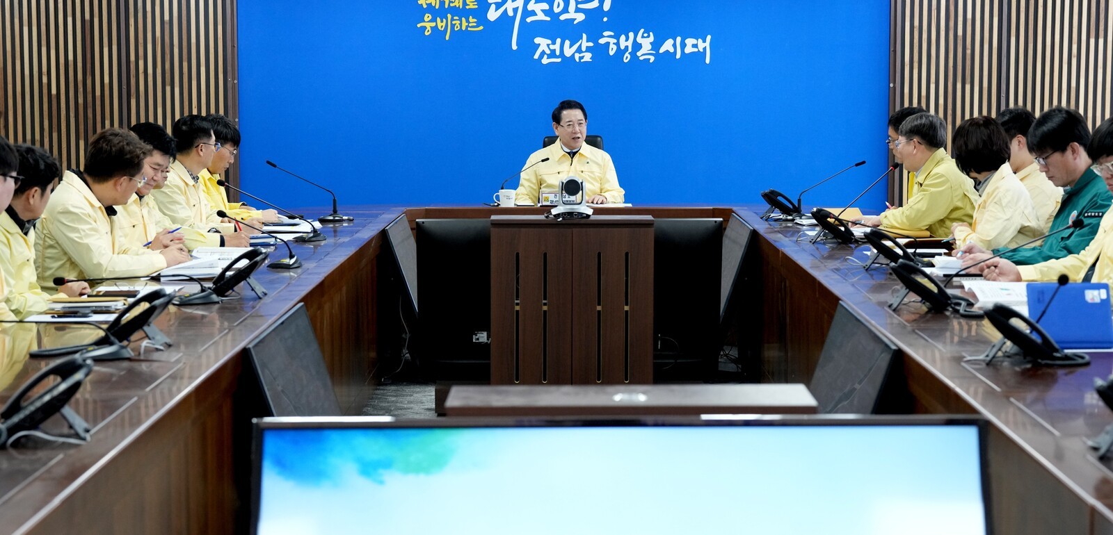 코인원 시황] 아이오타 1.53%↓ · 오미세고 0.06%↓ … 15시 00분 현재 |