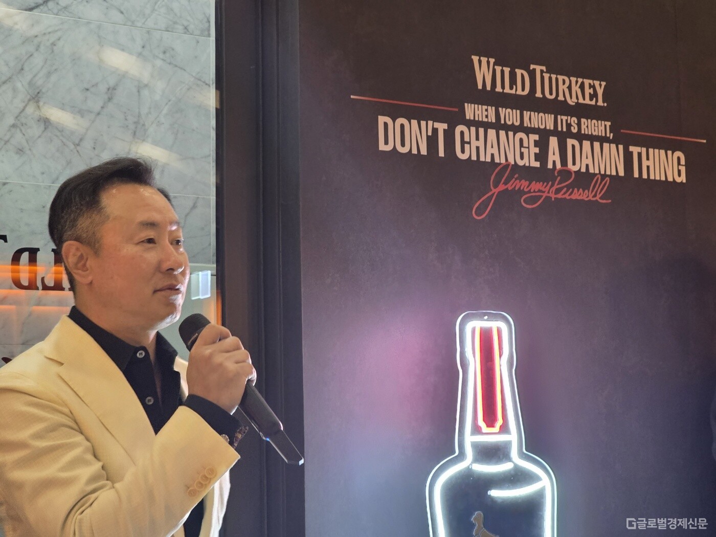 [현장] "DON'T CHANGE A DAMN THING"...캄파리코리아, 성수서 '와일드 터키... - 뉴스 썸네일 이미지
