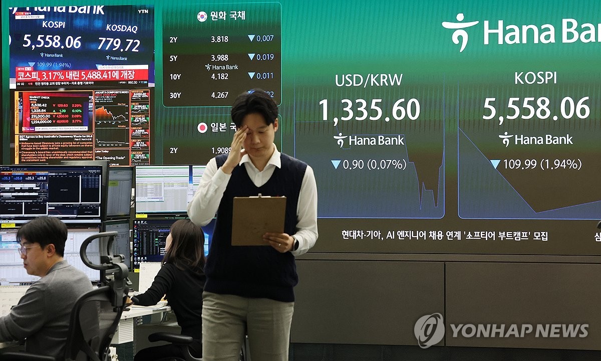 코스피,이달 <b>세계증시</b> 중 '꼴찌'... 국내 상장사 10개 중 7개↓