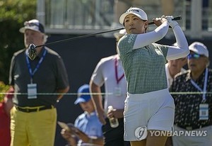 '홀인원' 전지원, LPGA <b>안니카</b> 드리븐 1R 공동 선두
